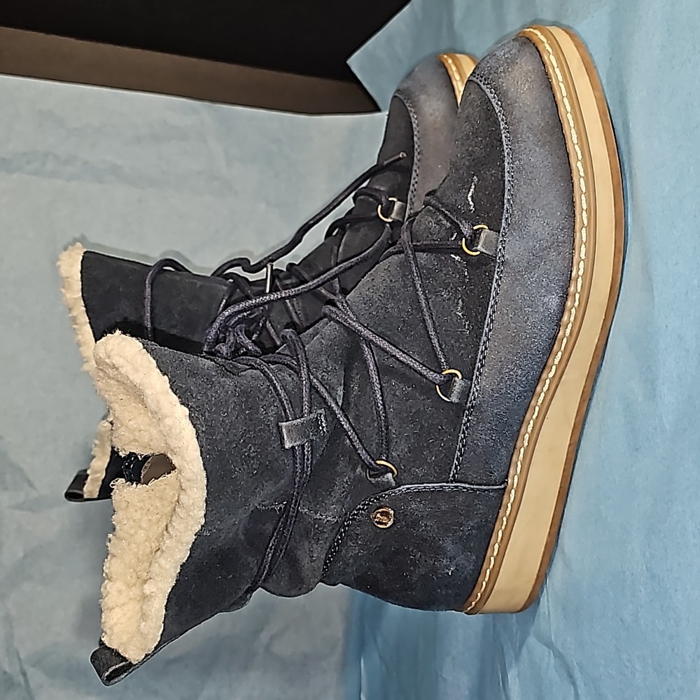 White Mountain Topaz Blue Suede Wooly Warm Comfortable Booties Size 7M VGUC